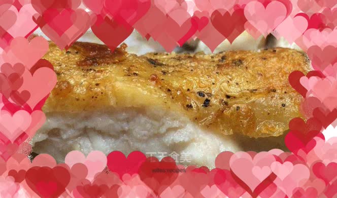 Pan-fried boneless chicken legs, fried in perfect shape, the skin is crispy and the chicken is smooth and tender. Children love it.