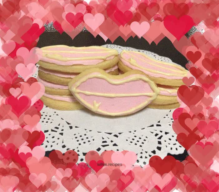 Lip print fondant cookies