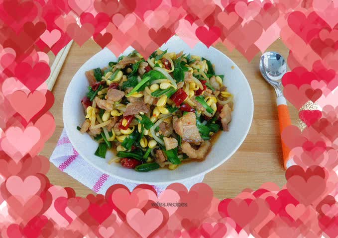 Fried pork slices with soybean sprouts