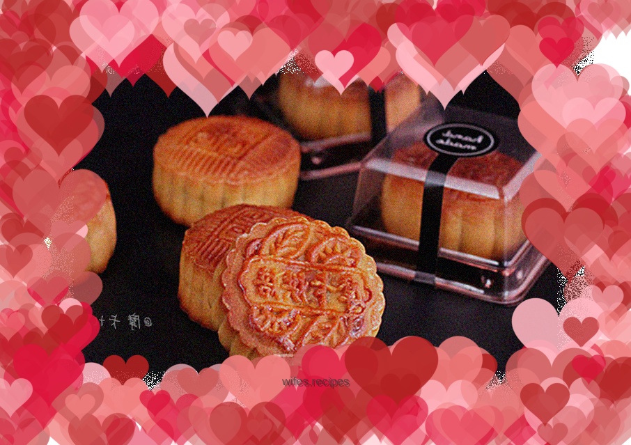 Mooncake Season [Cantonese Style Lotus Paste and Egg Yolk Mooncake]