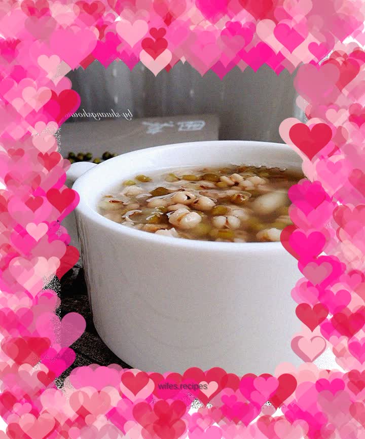 Mung bean barley and lily soup