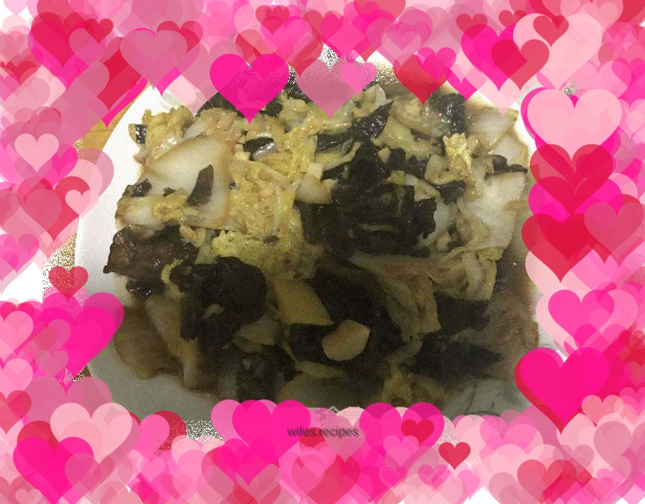 Stir-fried fungus with cabbage