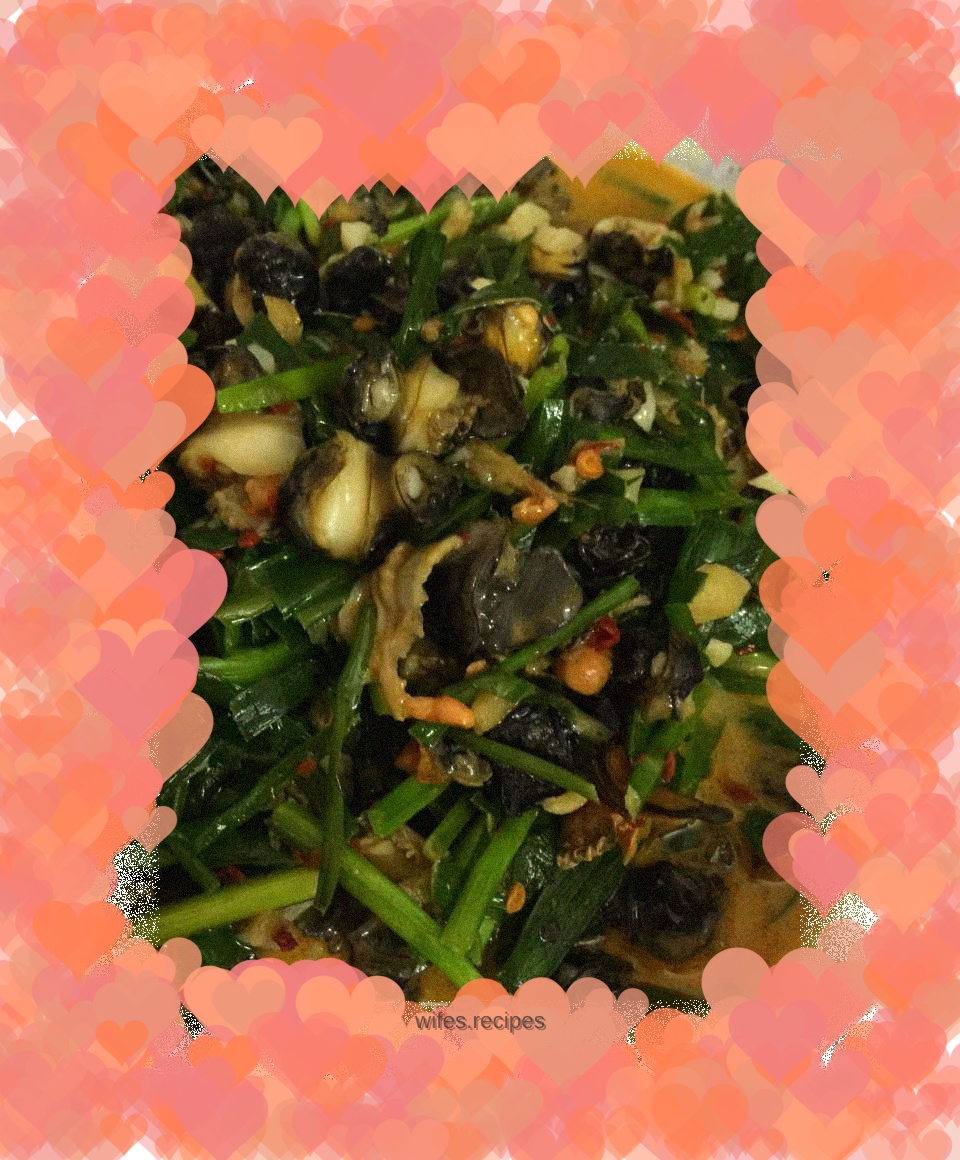 Wild snails stir-fried with leeks