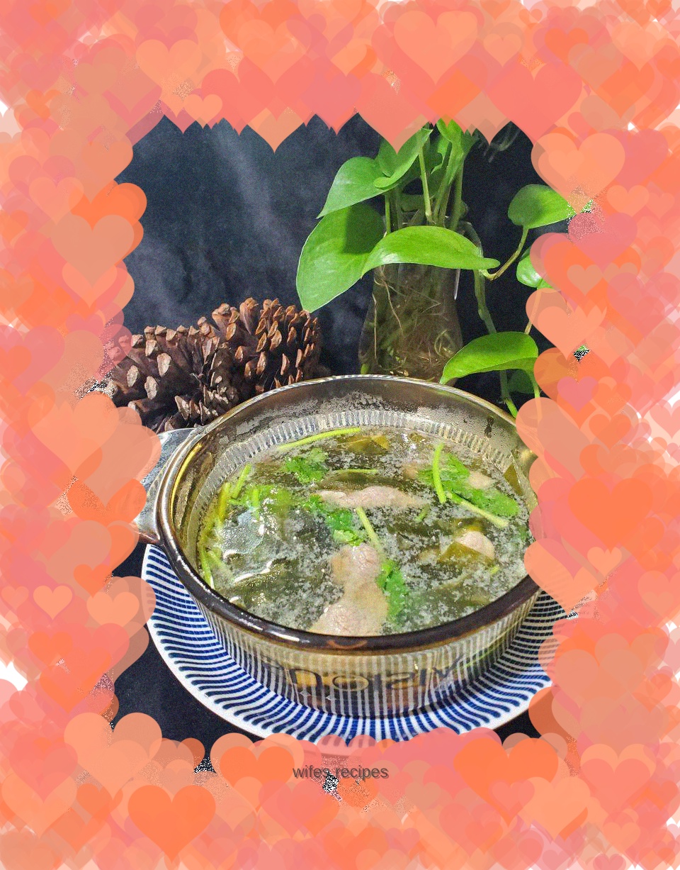 Kelp sprouts and meat slices soup