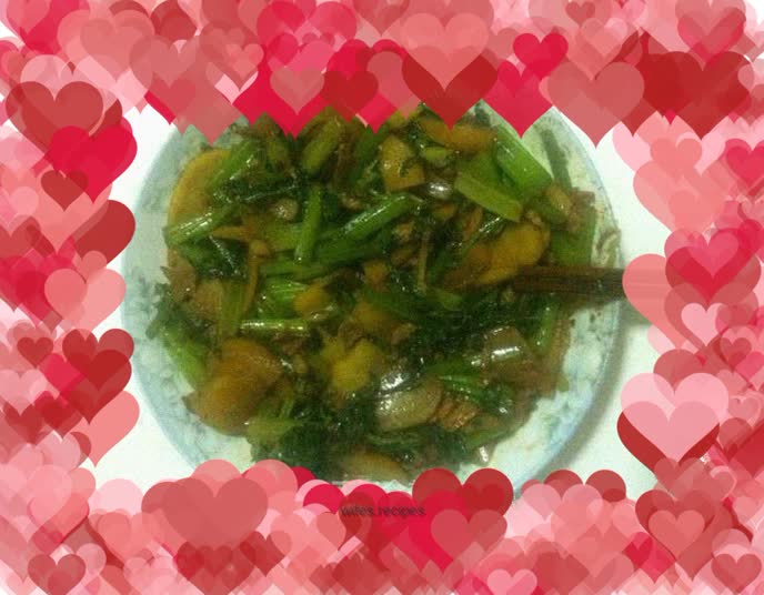 Stir-fried meat with celery and potato slices