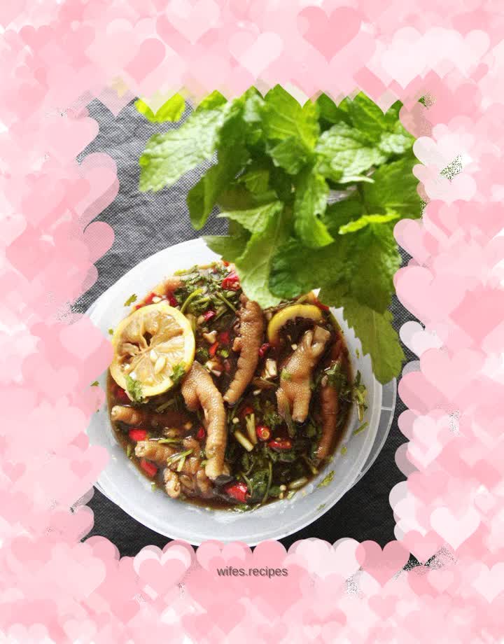 Hot and sour chicken feet