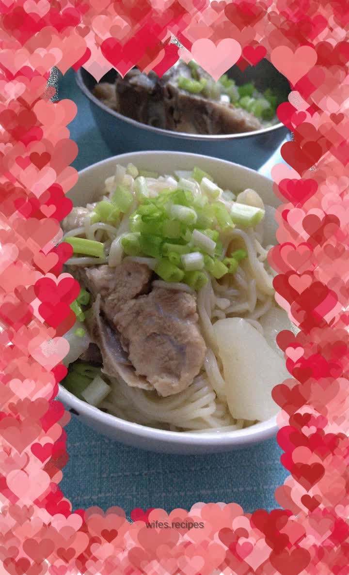 Radish Pork Ribs Noodles