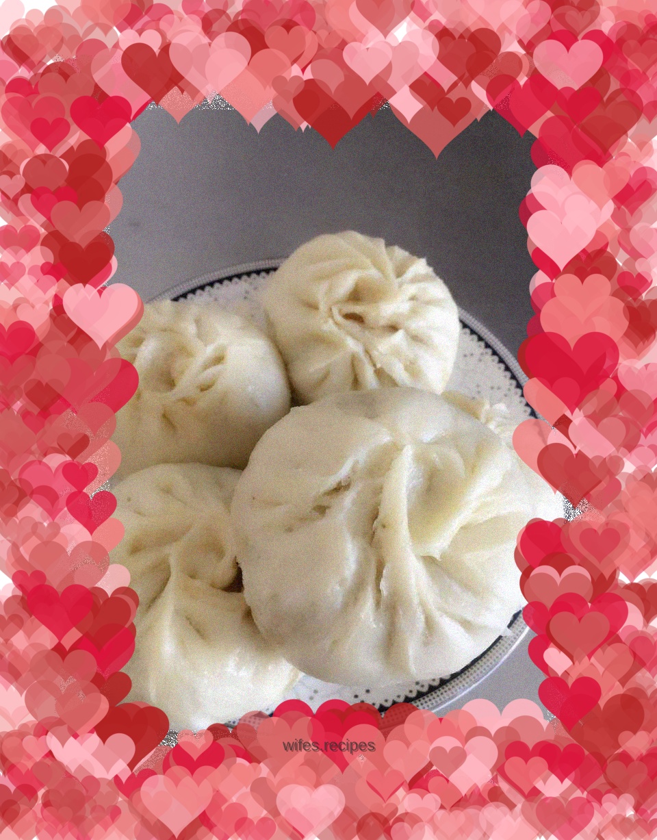 Steamed buns with soy sauce and pickled cabbage