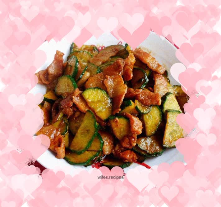 Sautéed pork slices with cucumber