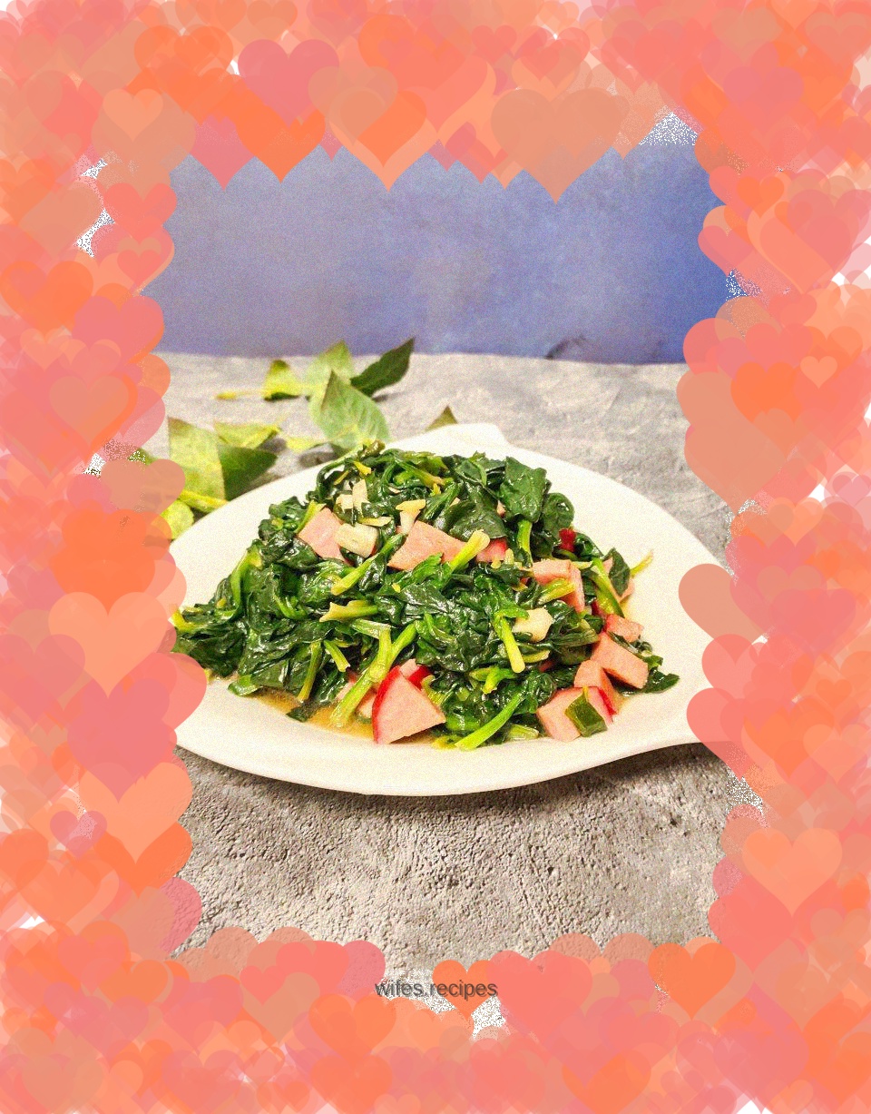 Stir-fried spinach with red sausage