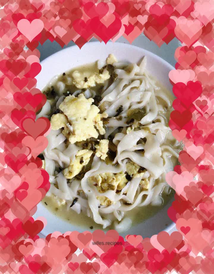 Wheat noodles with pickled vegetables and eggs