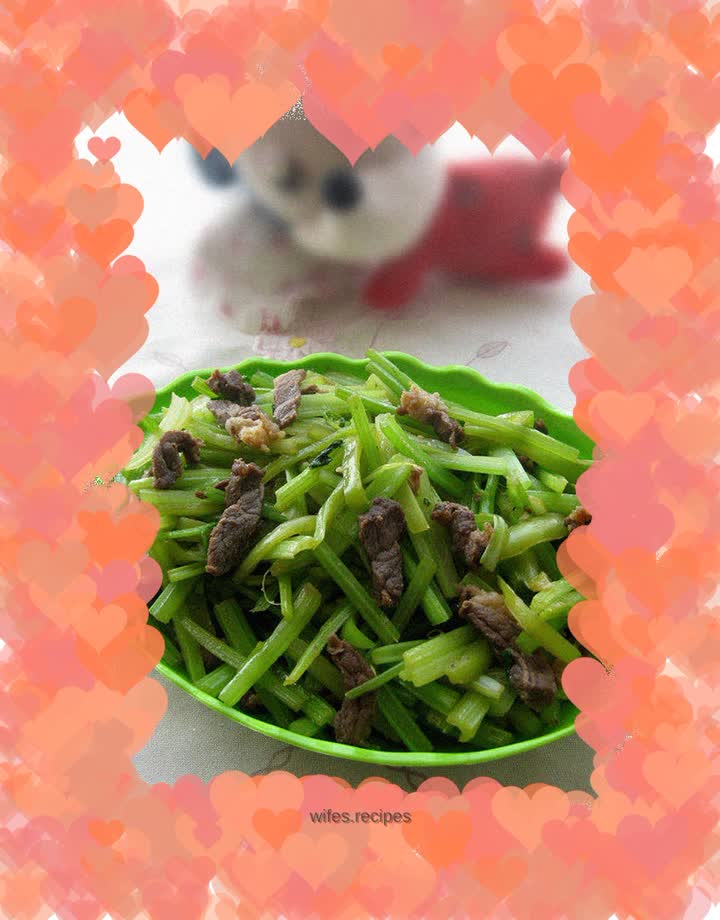 Stir-fried beef with chili and celery