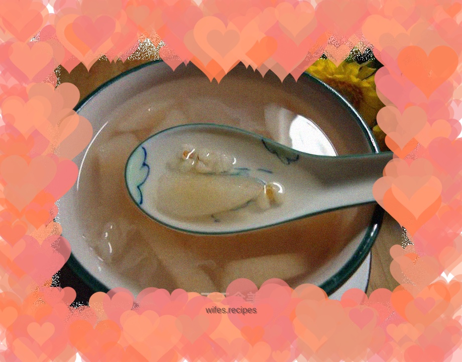 Tremella, Snow Pear and Barley Soup