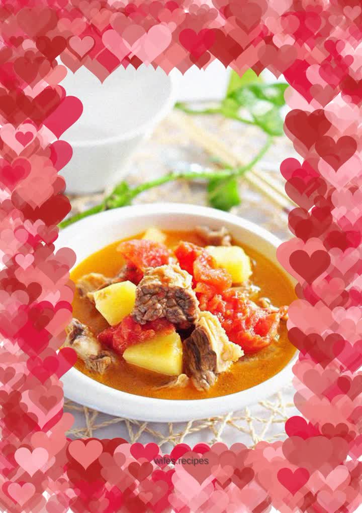 Beef stew with tomatoes and potatoes