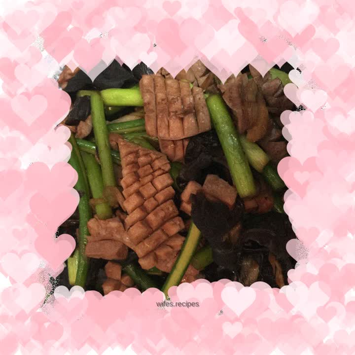 Stir-fried fungus with kidney flower