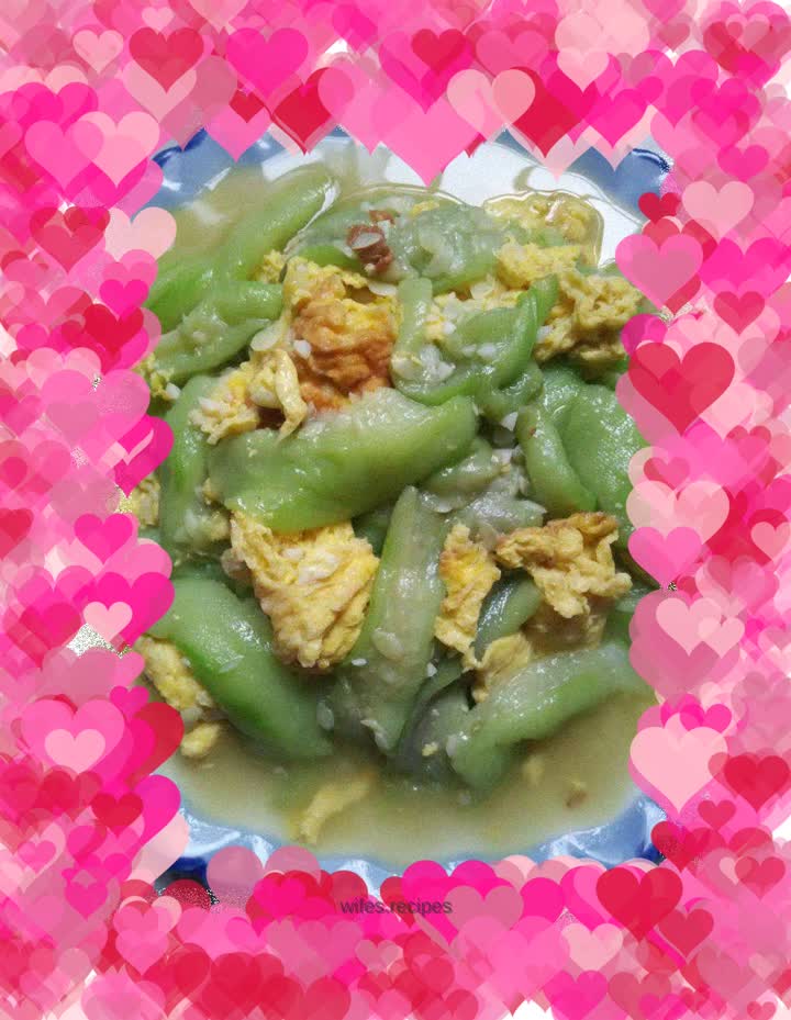 Fried eggs with garlic and loofah