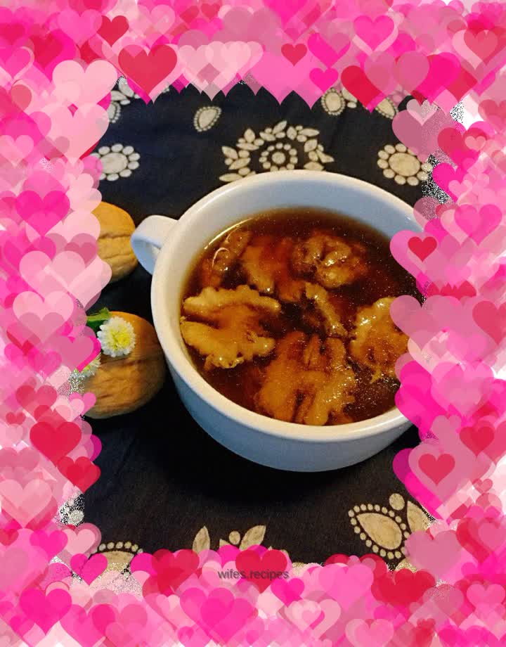 Walnut stewed lean meat