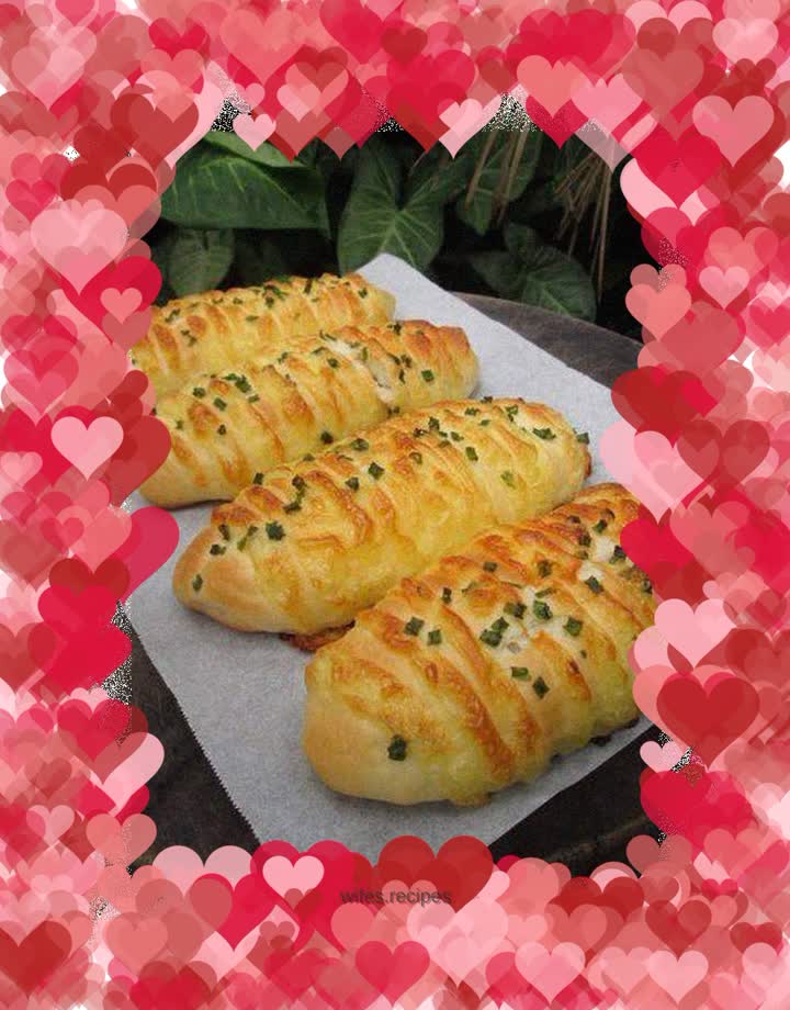 That’s it for tomorrow’s breakfast! ——Scallion, Pork Floss and Cheese Bread