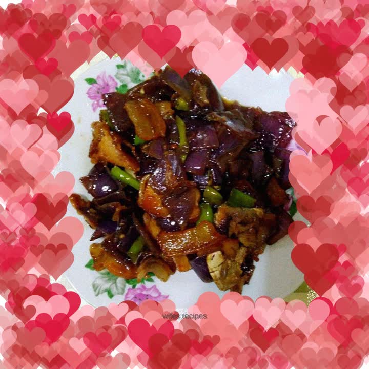 Fried bacon with onions