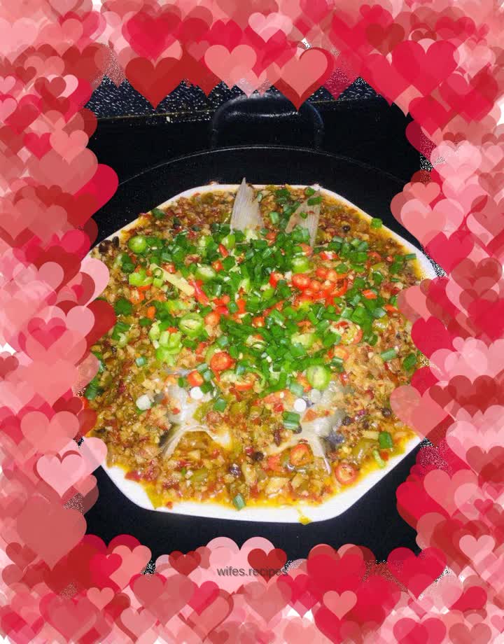 Fish head with chopped pepper