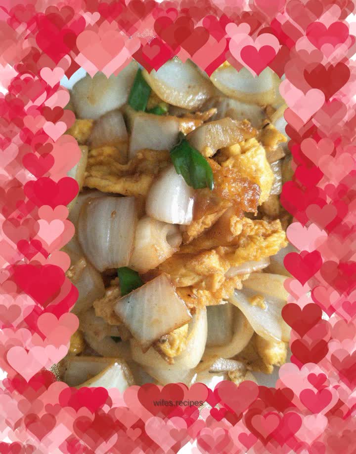 Fried eggs with onions