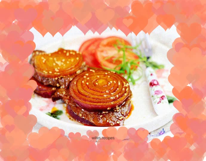 Roast beef with black pepper and onion