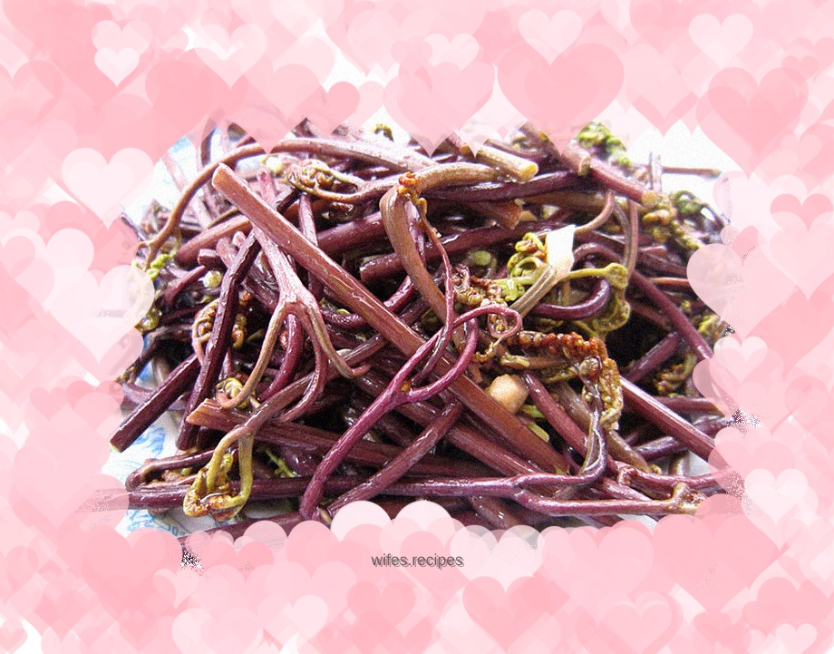 Stir-fried wild vegetables with garlic