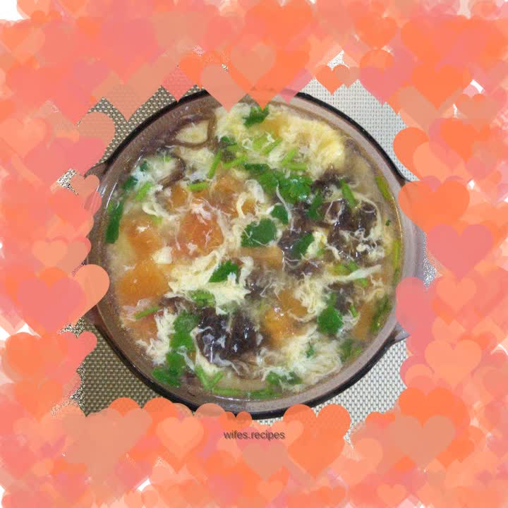 Seaweed and egg drop soup