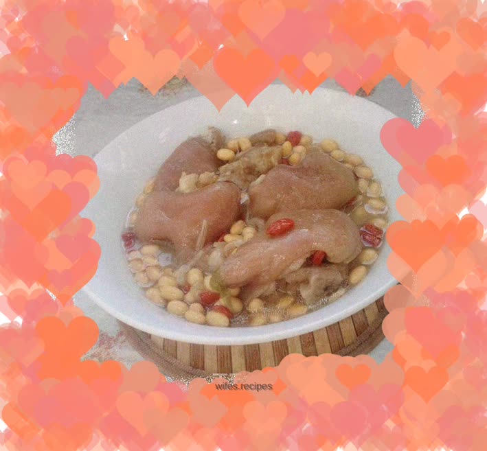 Soybean and wolfberry braised pig's trotters