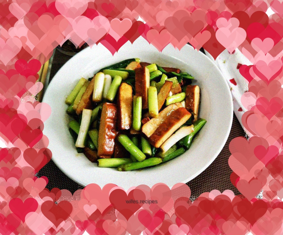 Stir-fried dried tofu with garlic sprouts