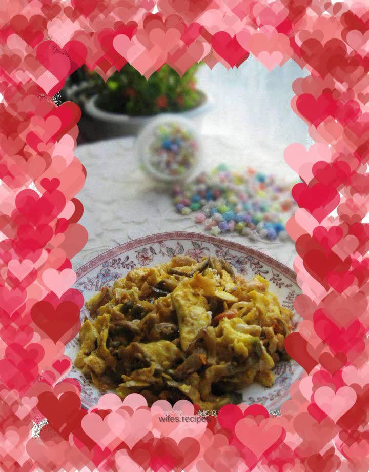 Scrambled eggs with pickled mustard