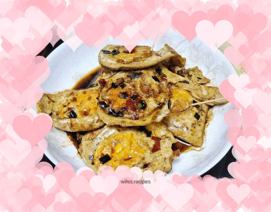 Fried eggs in oil and vinegar