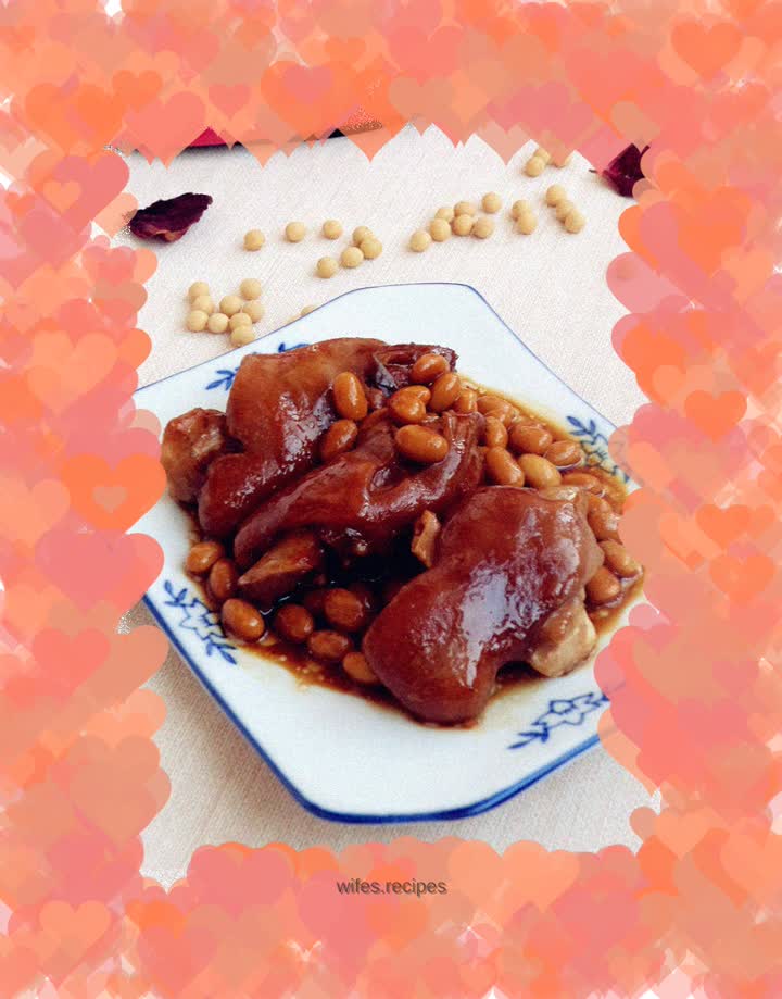 Pork trotters stewed with soybeans
