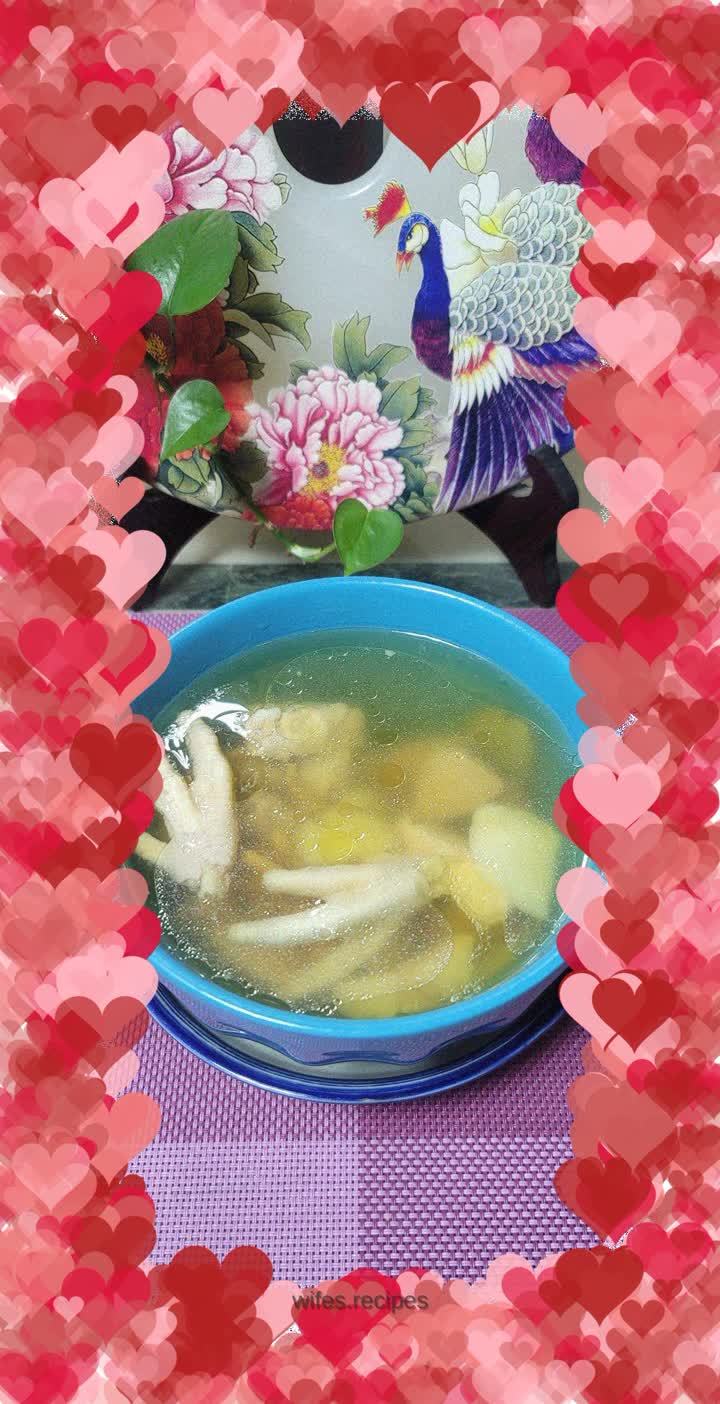 Pseudostellariae stewed with chicken feet and lean meat soup