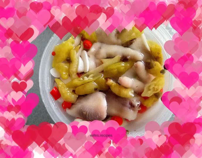 Pickled pepper chicken feet