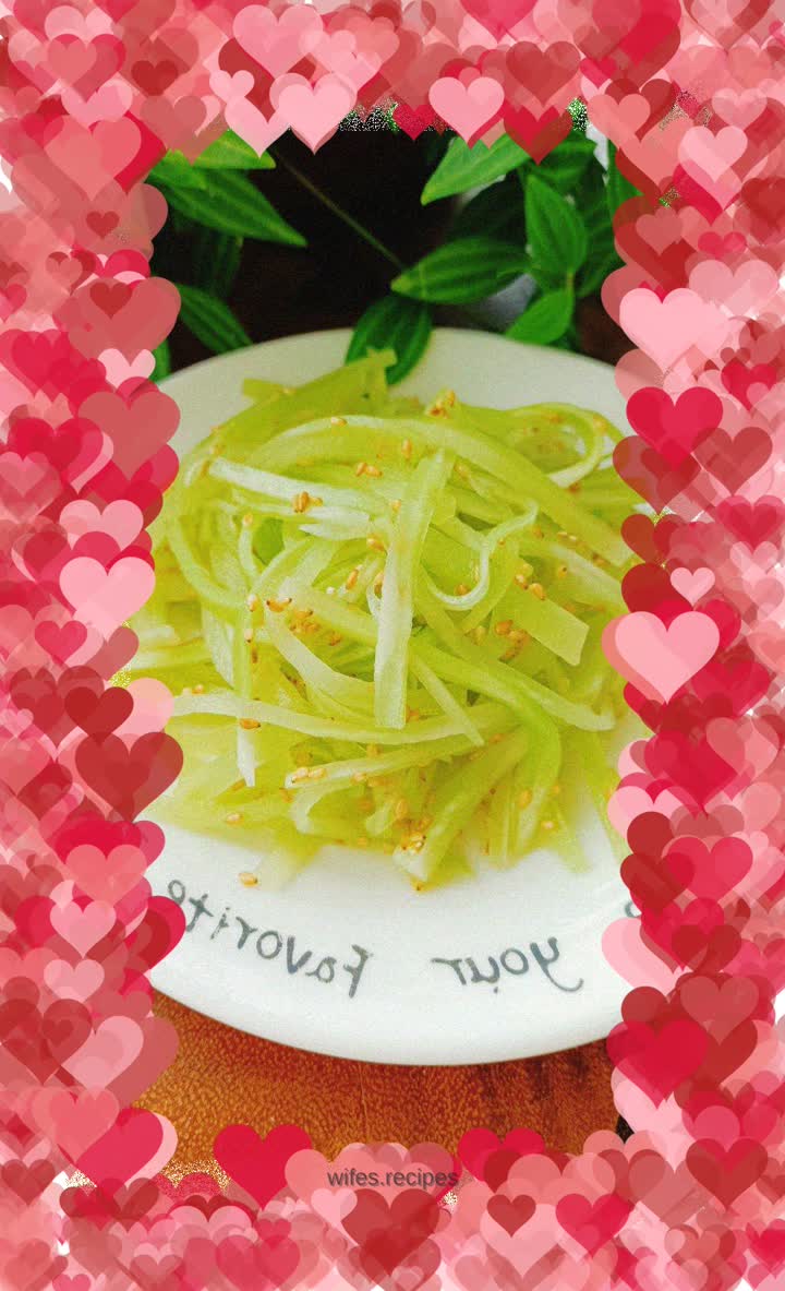 Shredded raw mixed lettuce
