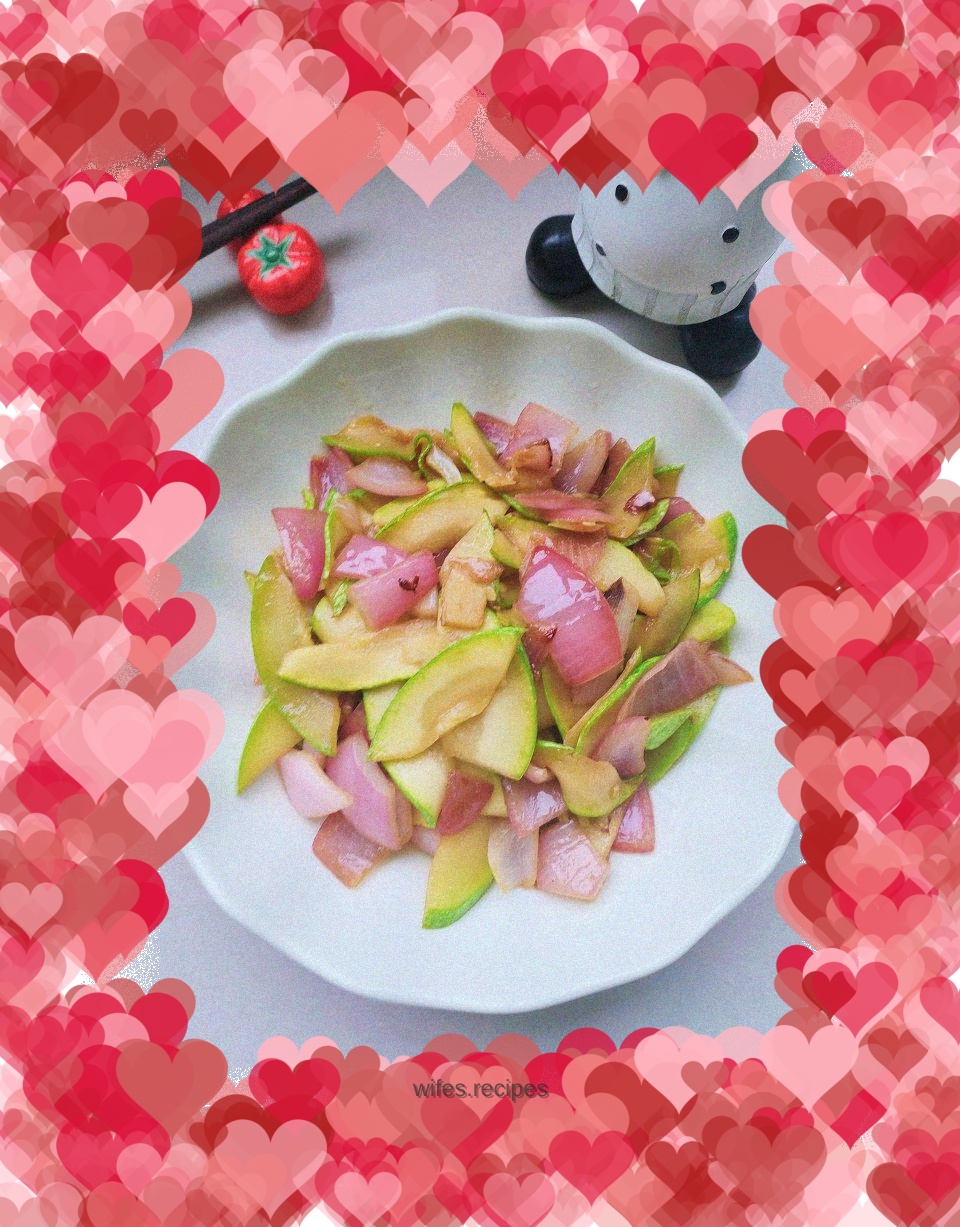 Fried gourd slices with onions