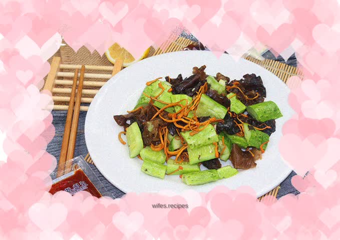 Cordyceps flowers mixed with cucumber and fungus