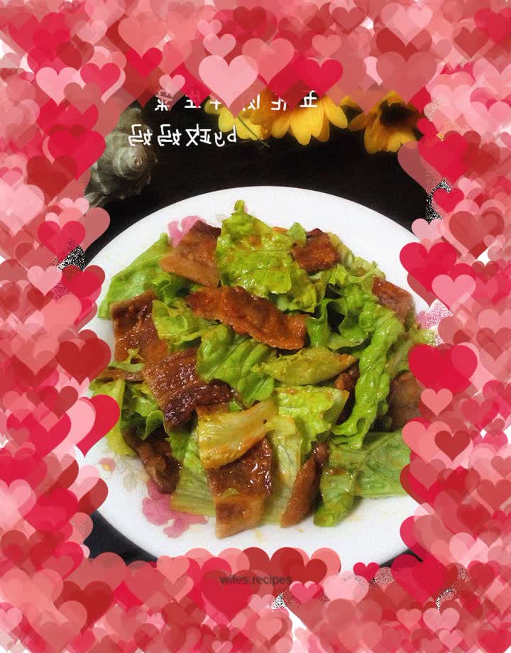 Pork belly mixed with lettuce