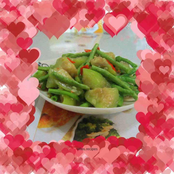 Stir-fried loofah with green beans