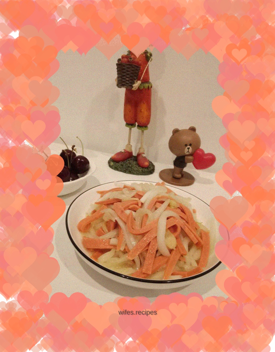 Stir-fried cabbage stalks with ham sausage