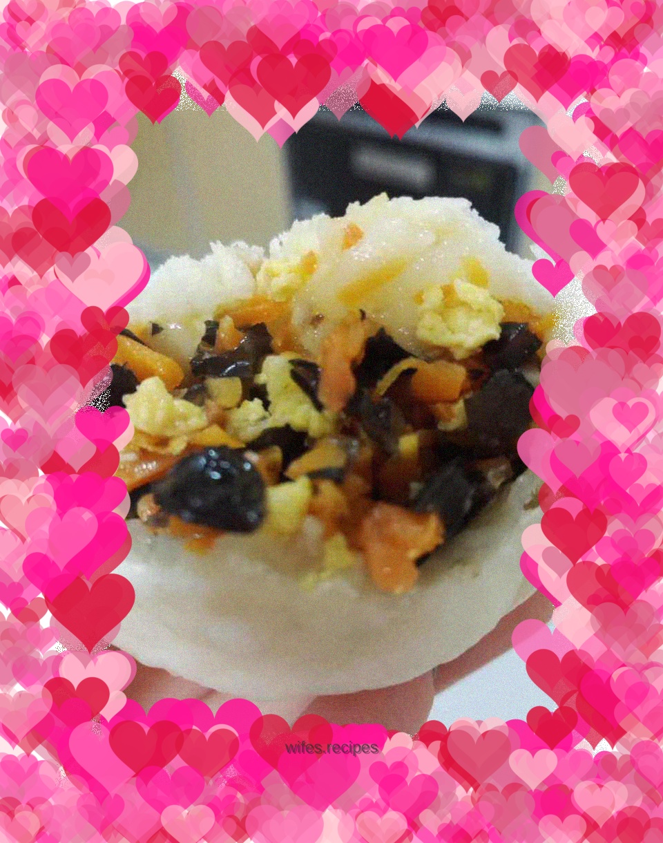 White and fat steamed buns, both meat and vegetable flavors