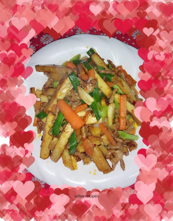 Stir-fried shredded pork with dried carrots and fragrant spices