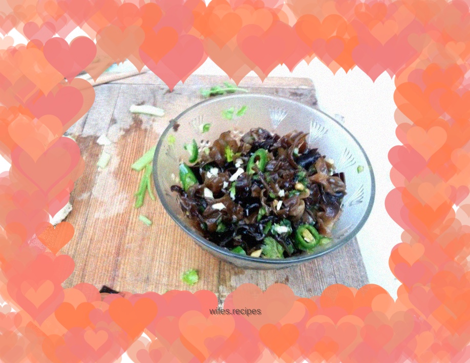 Fungus and green pepper cold dish