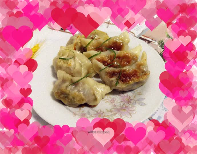 Pan-fried dumplings stuffed with eggplant and meat