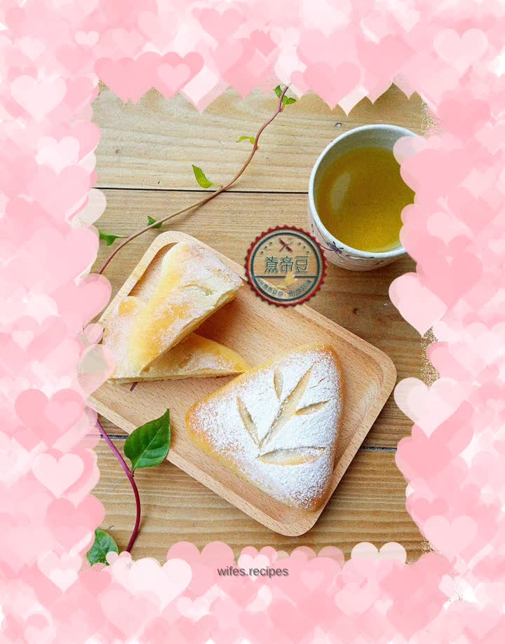 Leaf-shaped sweet potato bread