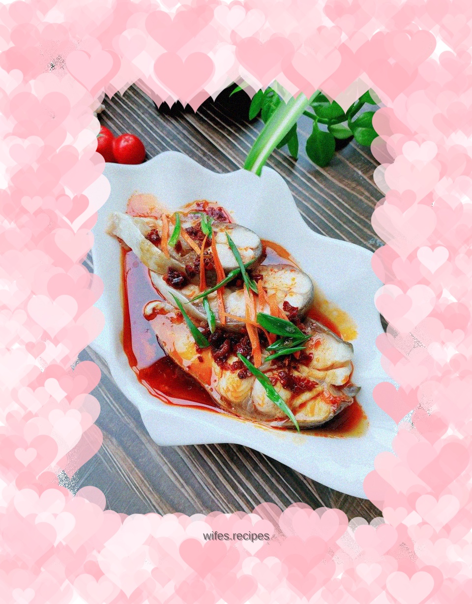 Laoganma steamed silver carp