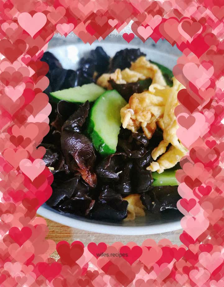 Scrambled eggs with black fungus and cucumber
