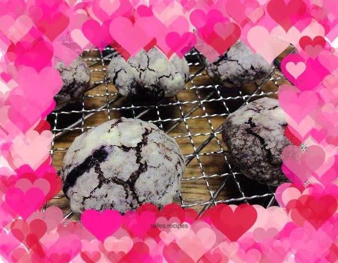 Blueberry Sandwich Black Cracked Cooky by: Special Writer of Pulan Hi-tech Blueberry Food