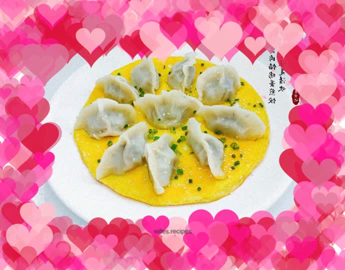 Pan-fried dumplings stuffed with willow and artemisia, meat and eggs